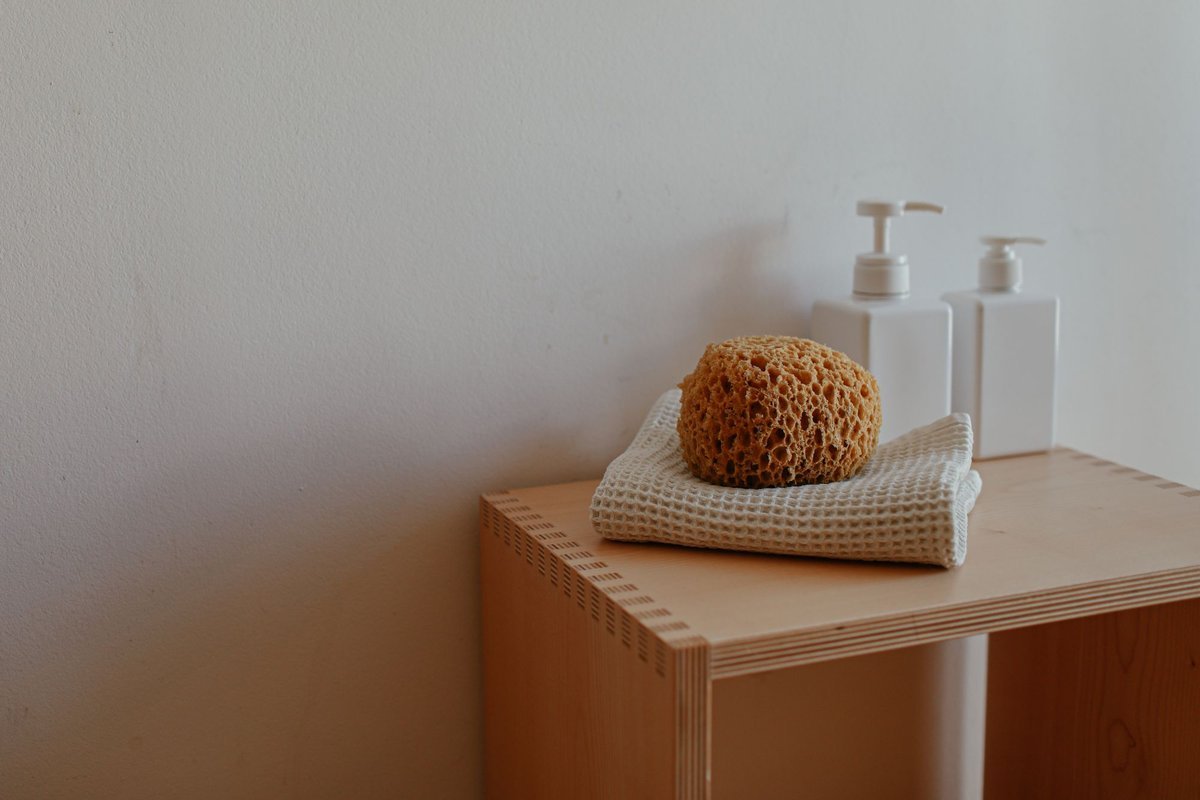 small bathroom storage ideas renter friendly no drilling